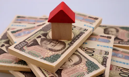 What impact is the weak yen having on Japanese property investment in London?